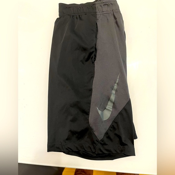 Nike Training Shorts - Picture 2 of 3